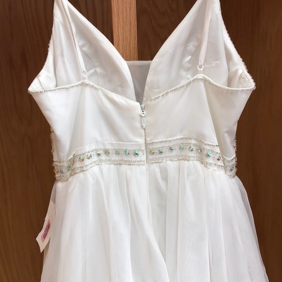 White Prom Dress. - Picture 5 of 5
